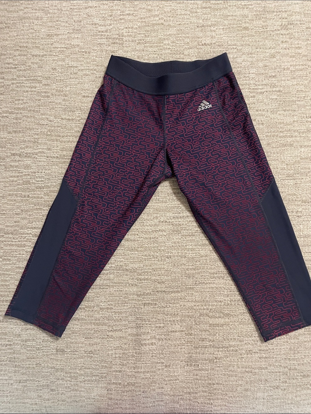 Adidas Bunale - 2
Leggings (S) & Sweatshirt (M) - Picture 13 of 16